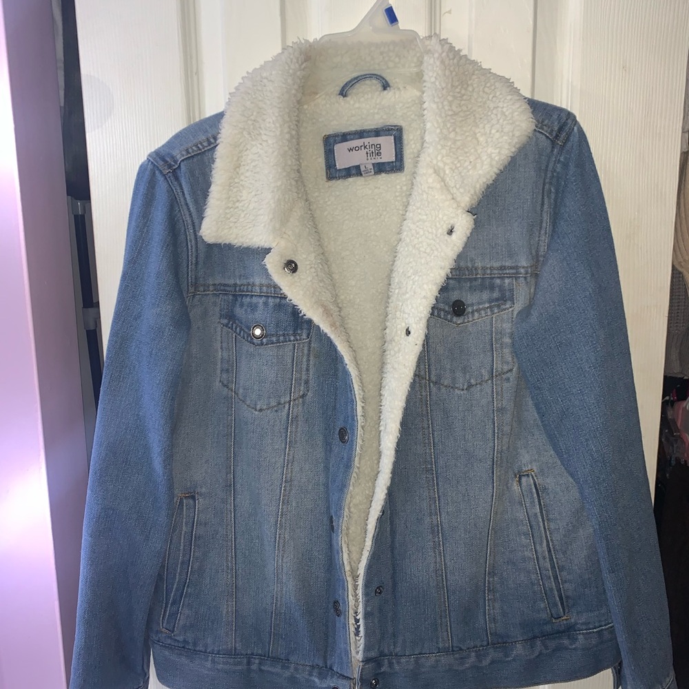 Jean jacket with faux fur in the lining